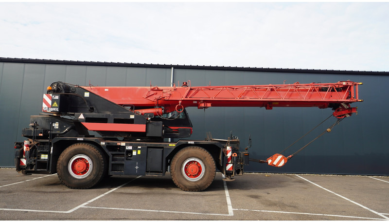 Tadano-Faun GR-300EX WITH JIB 4X4X4 ROUGH TERRAIN CRANE - Camião grua: foto 2 Tadano-Faun GR-300EX WITH JIB 4X4X4 ROUGH TERRAIN CRANE - Camião grua: foto 2