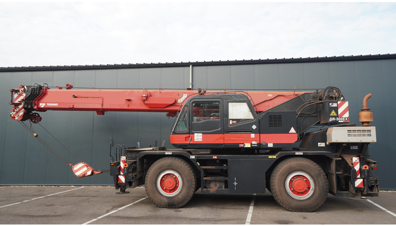 Tadano-Faun GR-300EX WITH JIB 4X4X4 ROUGH TERRAIN CRANE - Camião grua: foto 1 Tadano-Faun GR-300EX WITH JIB 4X4X4 ROUGH TERRAIN CRANE - Camião grua: foto 1