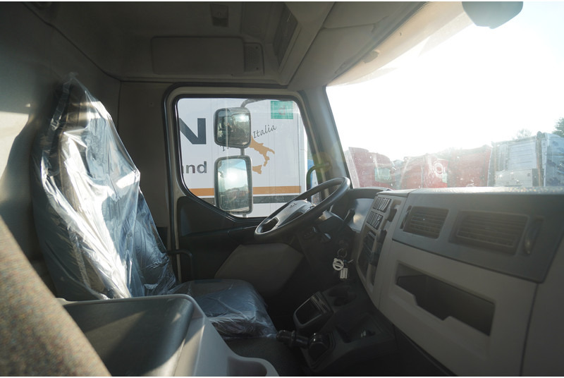 Volvo FL 280 CLOSED BOX BROKEN ENGINE NOT DRIVABLE - Camião furgão: foto 5 Volvo FL 280 CLOSED BOX BROKEN ENGINE NOT DRIVABLE - Camião furgão: foto 5