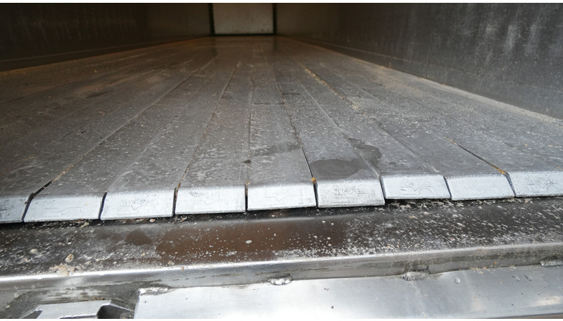 Kraker 3 AXLE WALKING FLOOR TRAILER - Semi-reboque piso móvel: foto 5 Kraker 3 AXLE WALKING FLOOR TRAILER - Semi-reboque piso móvel: foto 5