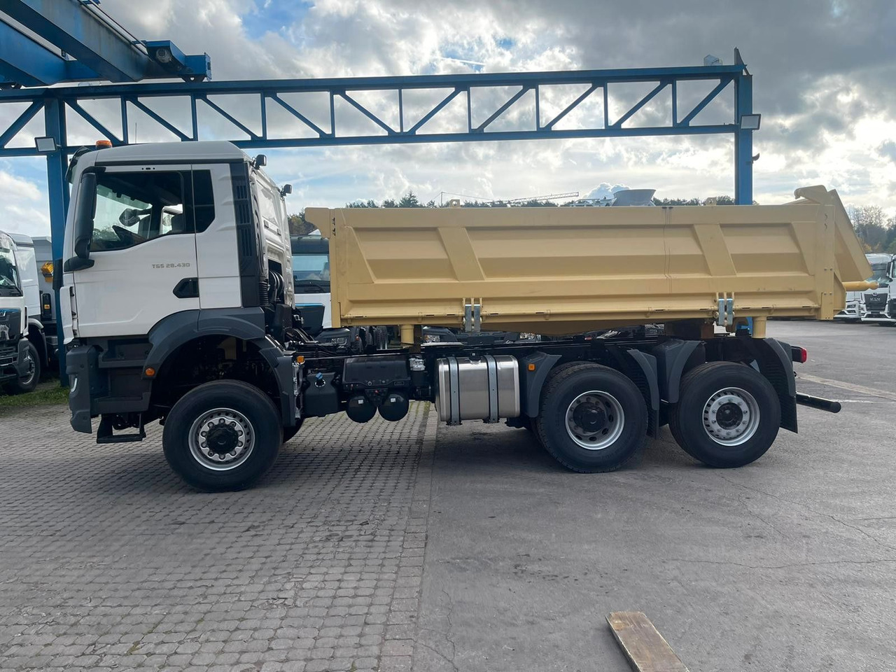 MAN TGS 28.440 6x4-4 / 3-Seiten- Kipper EuromixMTP - Camião basculante: foto 2 MAN TGS 28.440 6x4-4 / 3-Seiten- Kipper EuromixMTP - Camião basculante: foto 2