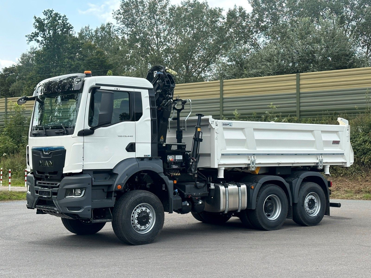 MAN TGS 28.440 6x4-4/3-Seiten- Kipper / Hiab 138-3 - Camião basculante, Camião grua: foto 3 MAN TGS 28.440 6x4-4/3-Seiten- Kipper / Hiab 138-3 - Camião basculante, Camião grua: foto 3
