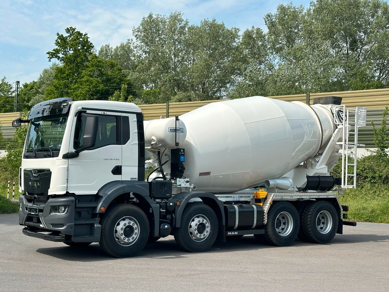 MAN TGS 32.440 8x4 / Euromix MTP EM 9 L - Camião betoneira: foto 1 MAN TGS 32.440 8x4 / Euromix MTP EM 9 L - Camião betoneira: foto 1
