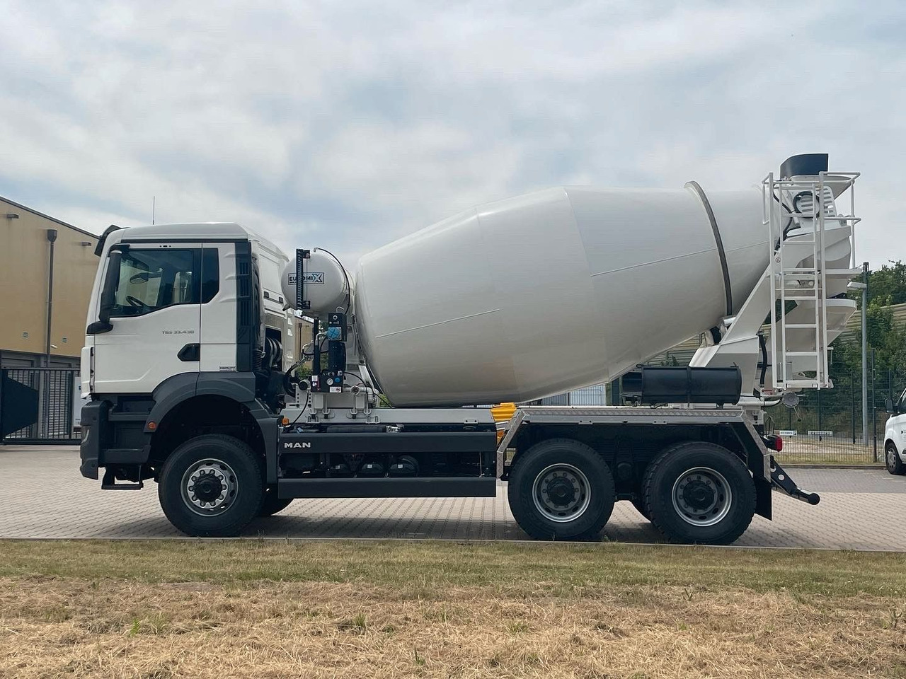 MAN TGS 33.440 / 6X6 Euro6e Euromix MTP EM 7 L - Camião betoneira: foto 4 MAN TGS 33.440 / 6X6 Euro6e Euromix MTP EM 7 L - Camião betoneira: foto 4