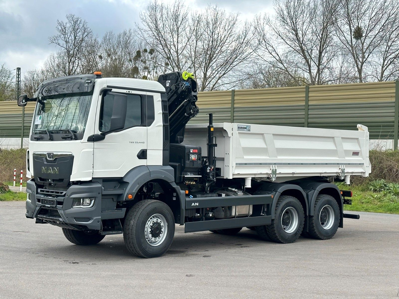 MAN TGS 33.440 6x6 /3-Seiten- Kipper / HIAB 228-4 - Camião basculante, Camião grua: foto 3 MAN TGS 33.440 6x6 /3-Seiten- Kipper / HIAB 228-4 - Camião basculante, Camião grua: foto 3