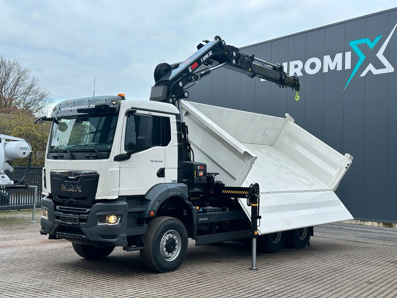MAN TGS 33.440 6x6 /3-Seiten- Kipper / Kran HIAB 302 - Camião basculante, Camião grua: foto 5 MAN TGS 33.440 6x6 /3-Seiten- Kipper / Kran HIAB 302 - Camião basculante, Camião grua: foto 5