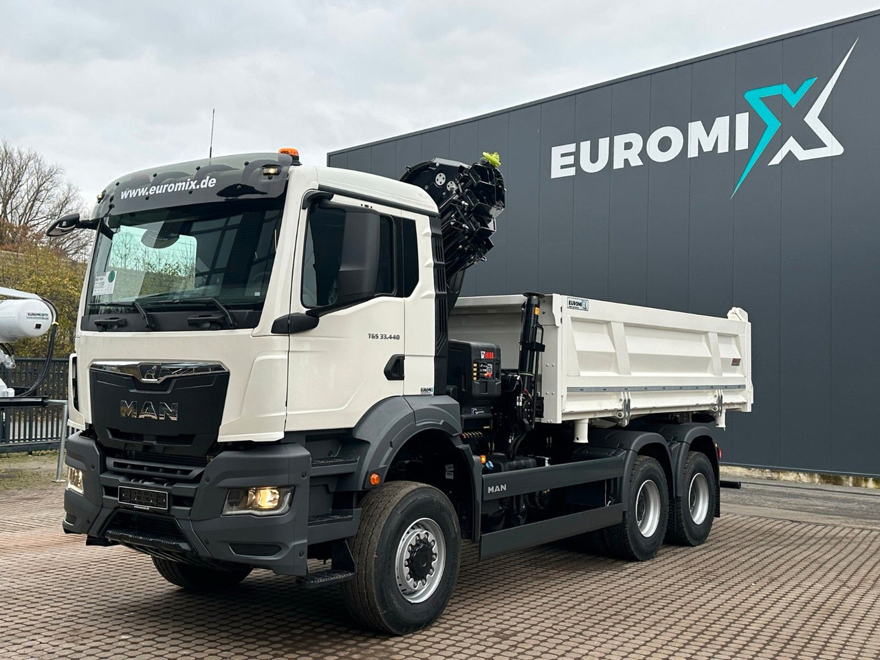 MAN TGS 33.440 6x6 /3-Seiten- Kipper / Kran HIAB 302 - Camião basculante, Camião grua: foto 2 MAN TGS 33.440 6x6 /3-Seiten- Kipper / Kran HIAB 302 - Camião basculante, Camião grua: foto 2