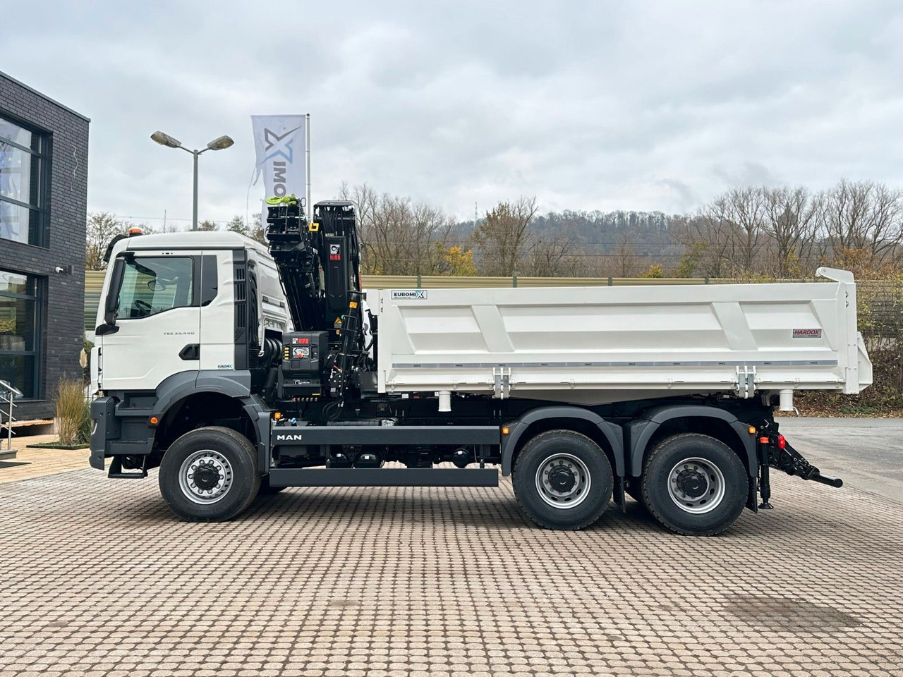 MAN TGS 33.440 6x6 /3-Seiten- Kipper / Kran HIAB 302 - Camião basculante, Camião grua: foto 2 MAN TGS 33.440 6x6 /3-Seiten- Kipper / Kran HIAB 302 - Camião basculante, Camião grua: foto 2