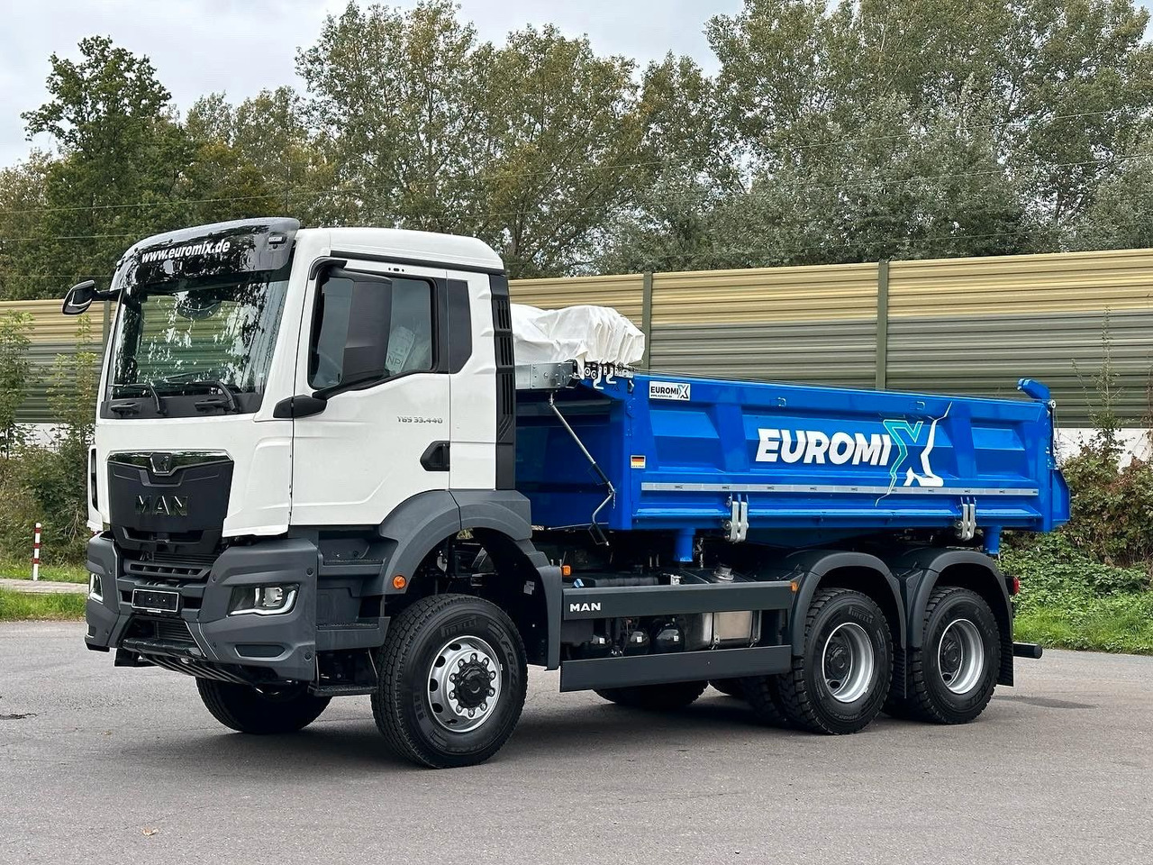 MAN TGS 33.440 6x6 /Euro6 3-Seiten-Kipper EuromixMTP - Camião basculante: foto 2 MAN TGS 33.440 6x6 /Euro6 3-Seiten-Kipper EuromixMTP - Camião basculante: foto 2