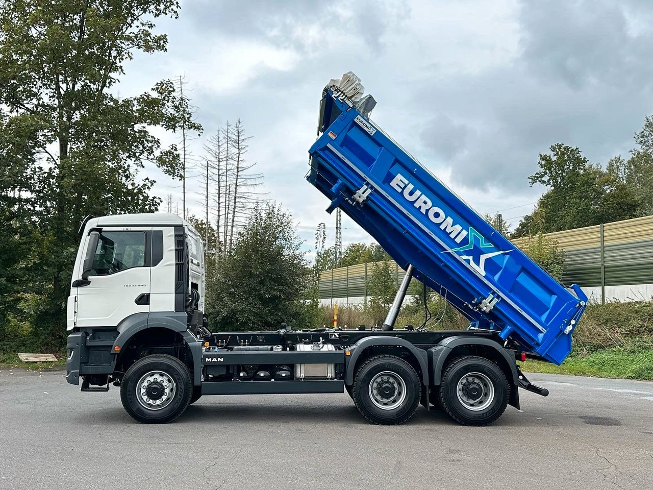 MAN TGS 33.440 6x6 /Euro6 3-Seiten-Kipper EuromixMTP - Camião basculante: foto 2 MAN TGS 33.440 6x6 /Euro6 3-Seiten-Kipper EuromixMTP - Camião basculante: foto 2
