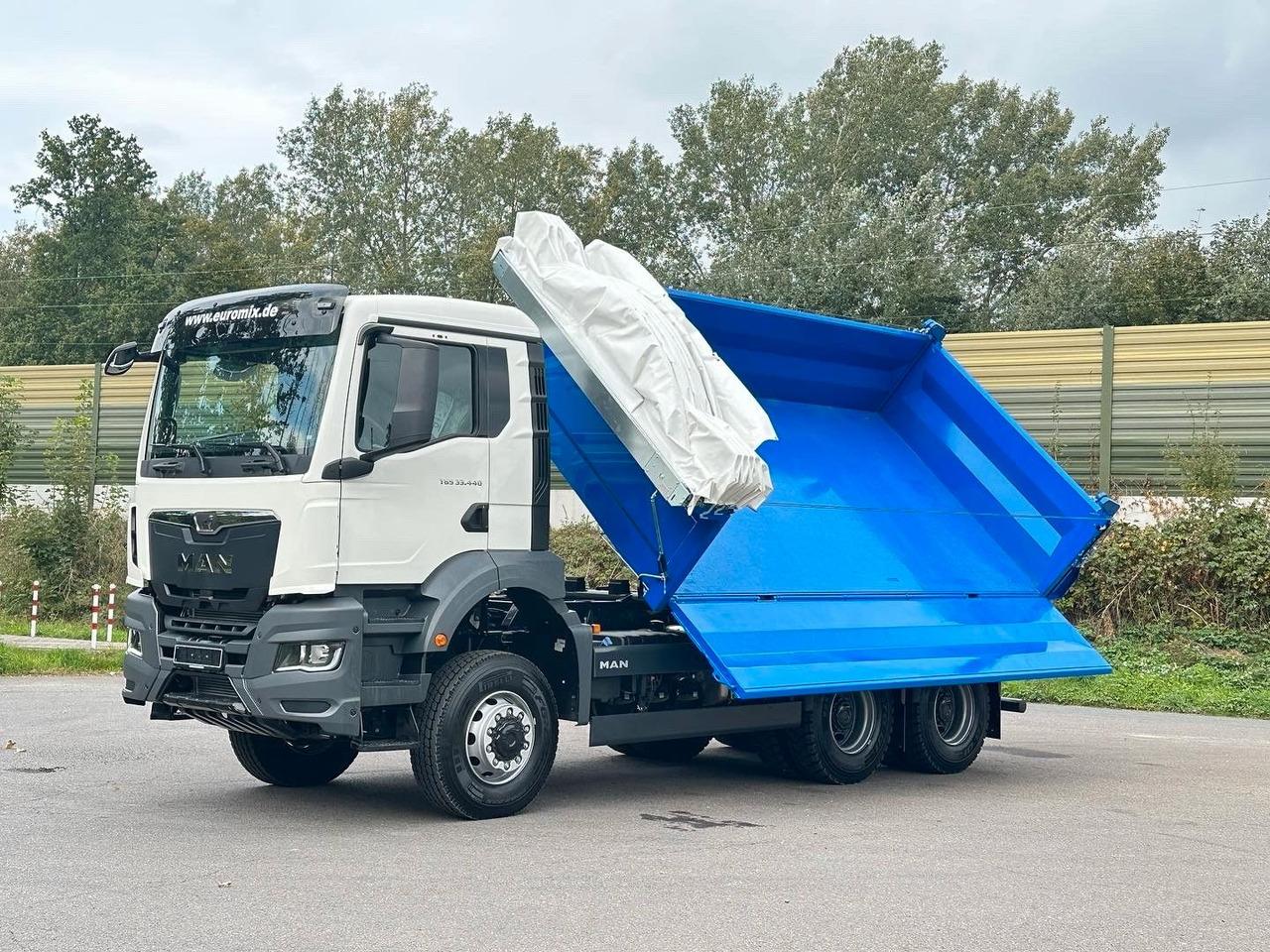 Camião basculante novo MAN TGS 33.440 6x6 /Euro6 3-Seiten-Kipper EuromixMTP MAN TGS 33.440 6x6 /Euro6 3-Seiten-Kipper EuromixMTP: foto 1