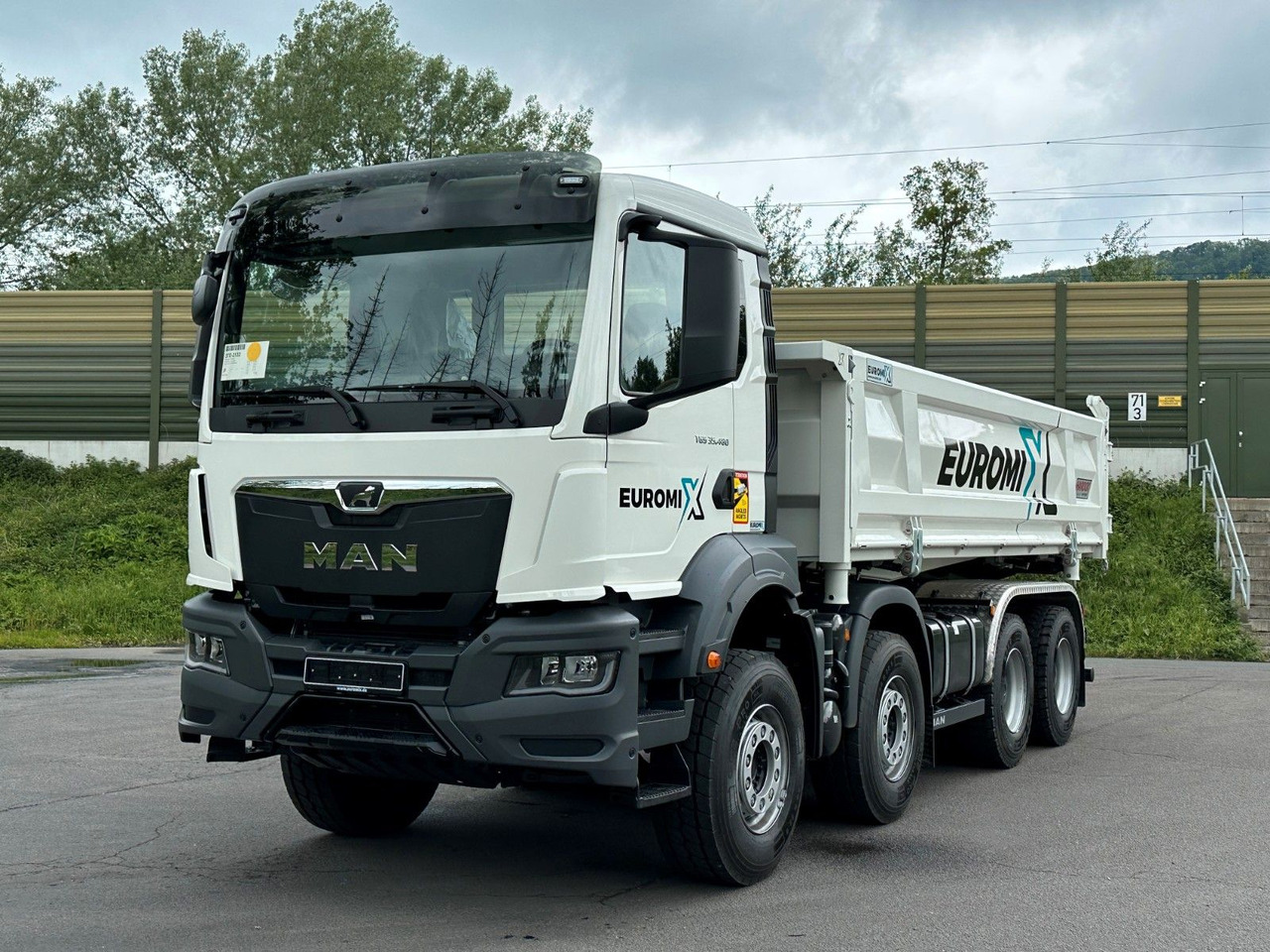 MAN TGS 35.480 8x4 EuromixMTP 2-Seiten-Kipper - Camião basculante: foto 3 MAN TGS 35.480 8x4 EuromixMTP 2-Seiten-Kipper - Camião basculante: foto 3