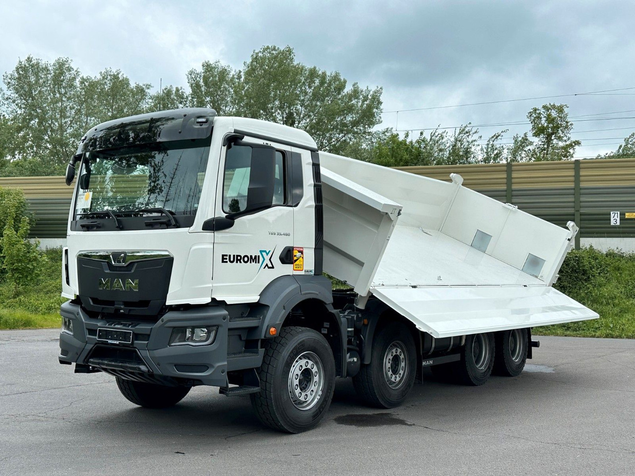 MAN TGS 35.480 8x4 EuromixMTP 2-Seiten-Kipper - Camião basculante: foto 1 MAN TGS 35.480 8x4 EuromixMTP 2-Seiten-Kipper - Camião basculante: foto 1