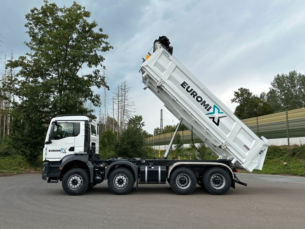 MAN TGS 35.480 8x4 EuromixMTP 3-Seiten-Kipper - Camião basculante: foto 5 MAN TGS 35.480 8x4 EuromixMTP 3-Seiten-Kipper - Camião basculante: foto 5