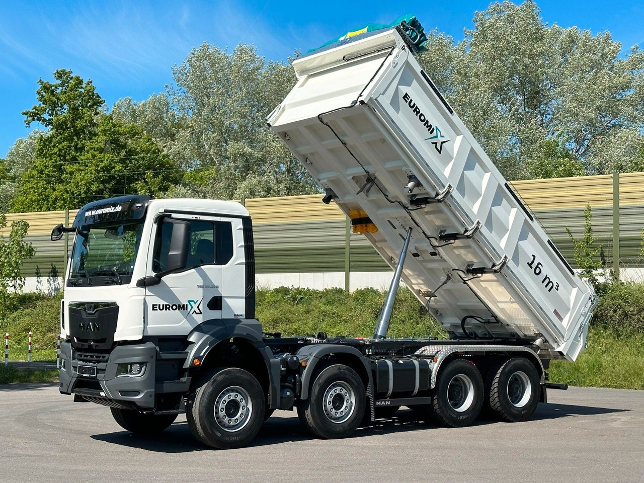 MAN TGS 35.520 8x4 EuromixMTP 3-Seiten-Kipper - Camião basculante: foto 1 MAN TGS 35.520 8x4 EuromixMTP 3-Seiten-Kipper - Camião basculante: foto 1