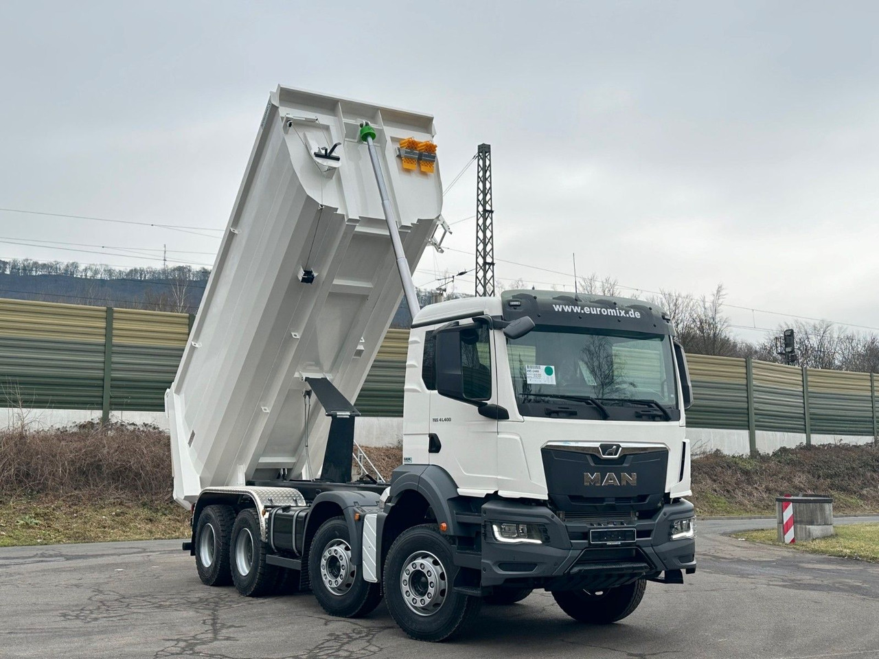 MAN TGS 41.400 8x4 / EUROMIX MTP 20m³/ EURO 5 MAN TGS 41.400 8x4 / EUROMIX MTP 20m³/ EURO 5 - Camião basculante: foto 2 MAN TGS 41.400 8x4 / EUROMIX MTP 20m³/ EURO 5 MAN TGS 41.400 8x4 / EUROMIX MTP 20m³/ EURO 5 - Camião basculante: foto 2