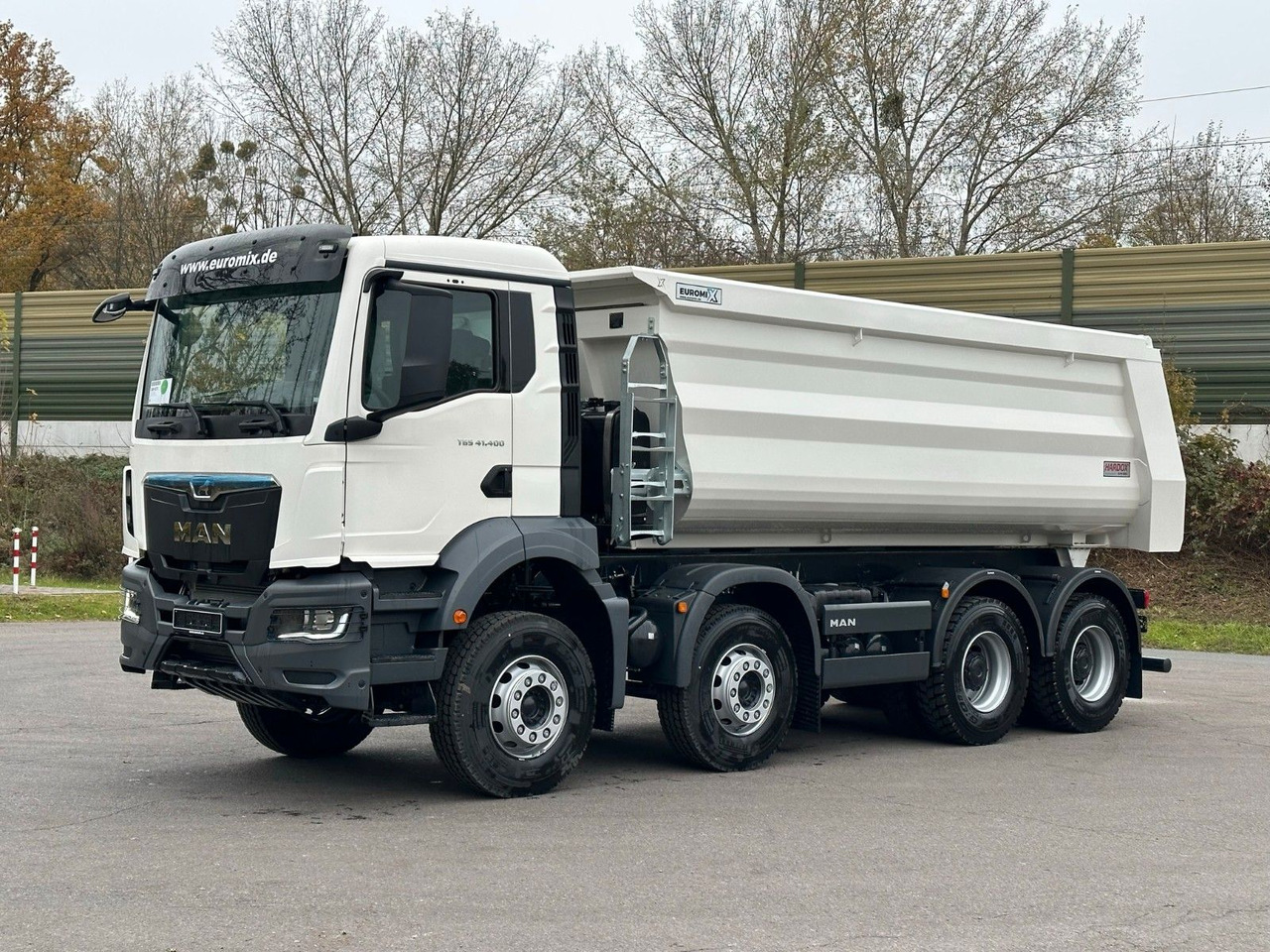 MAN TGS 41.400 8x4 / EUROMIX MTP 20m³/ EURO2 Kipper - Camião basculante: foto 1 MAN TGS 41.400 8x4 / EUROMIX MTP 20m³/ EURO2 Kipper - Camião basculante: foto 1