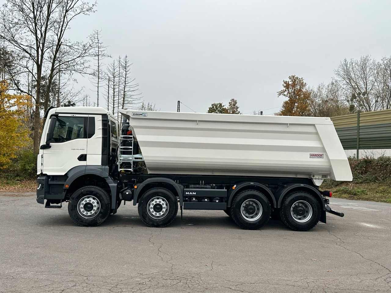 MAN TGS 41.400 8x4 / EUROMIX MTP 20m³/ EURO2 Kipper MAN TGS 41.400 8x4 / EUROMIX MTP 20m³/ EURO2 Kipper - Camião basculante: foto 2 MAN TGS 41.400 8x4 / EUROMIX MTP 20m³/ EURO2 Kipper MAN TGS 41.400 8x4 / EUROMIX MTP 20m³/ EURO2 Kipper - Camião basculante: foto 2