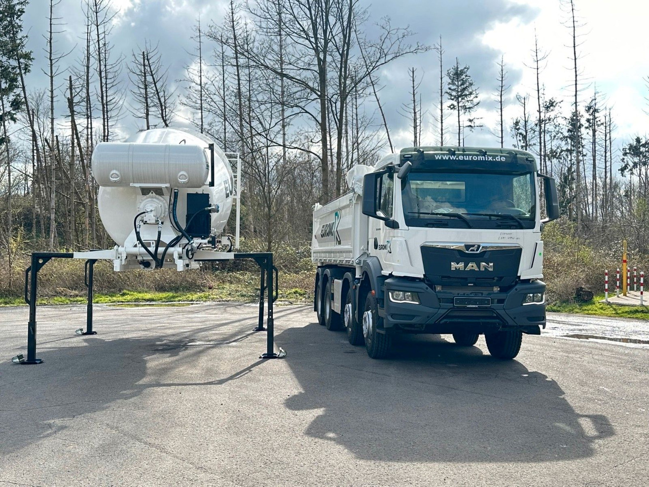 MAN TGS 41.440 8x4 WECHSELSYSTEM KIPPER+MISCHER - Camião basculante: foto 2 MAN TGS 41.440 8x4 WECHSELSYSTEM KIPPER+MISCHER - Camião basculante: foto 2