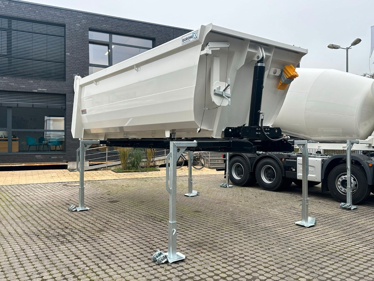 Camião basculante MAN TGS 41.480 8x4 WECHSELSYSTEM KIPPER+MISCHER: foto 20