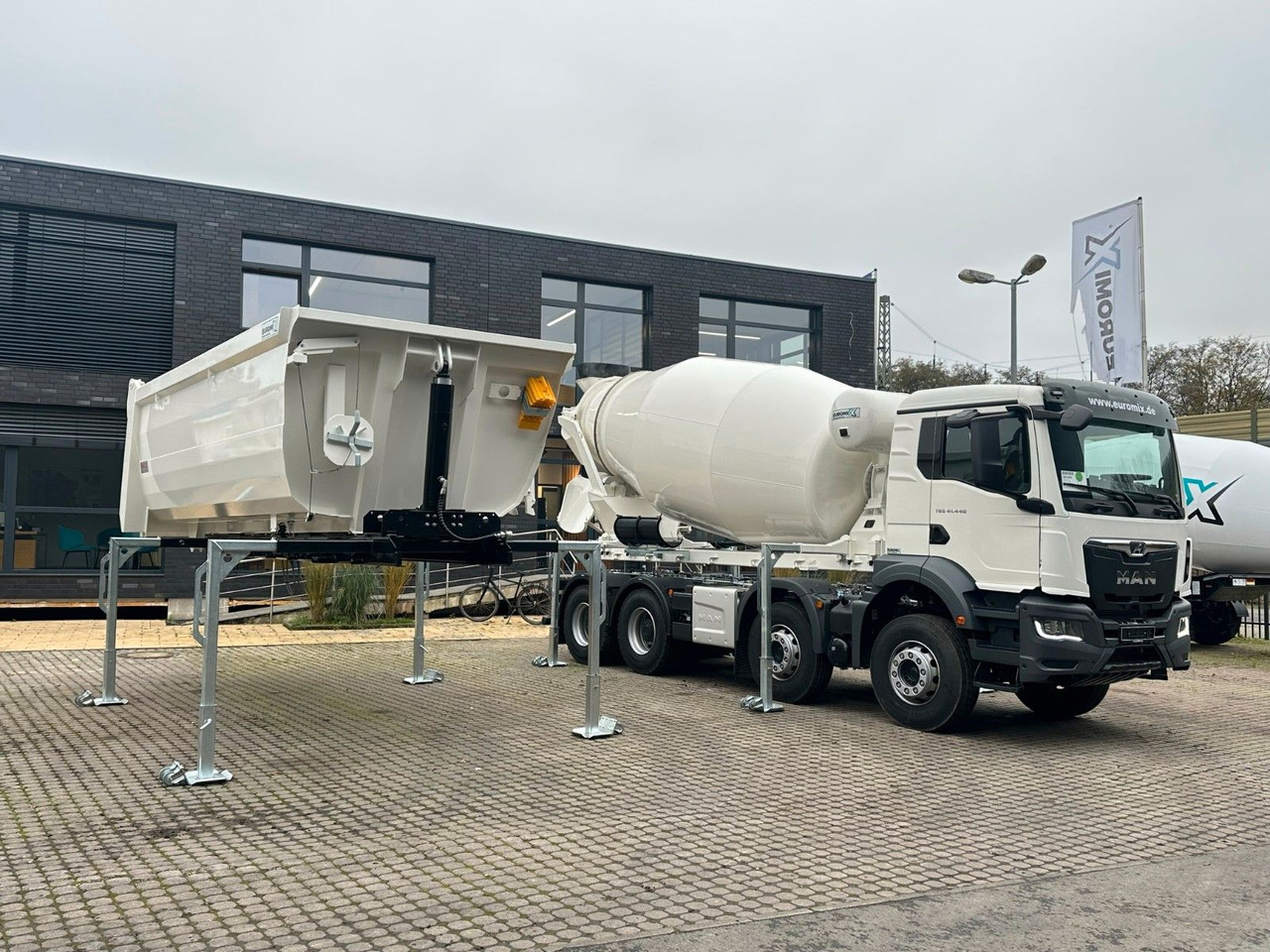 Camião basculante MAN TGS 41.480 8x4 WECHSELSYSTEM KIPPER+MISCHER: foto 12