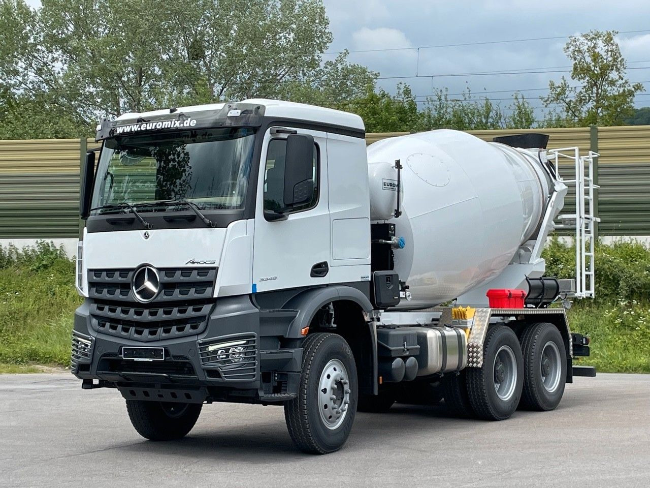 Mercedes-Benz 3348 6X4 Arcos 5 EuromixMTP EM 9 R - Camião betoneira: foto 1 Mercedes-Benz 3348 6X4 Arcos 5 EuromixMTP EM 9 R - Camião betoneira: foto 1