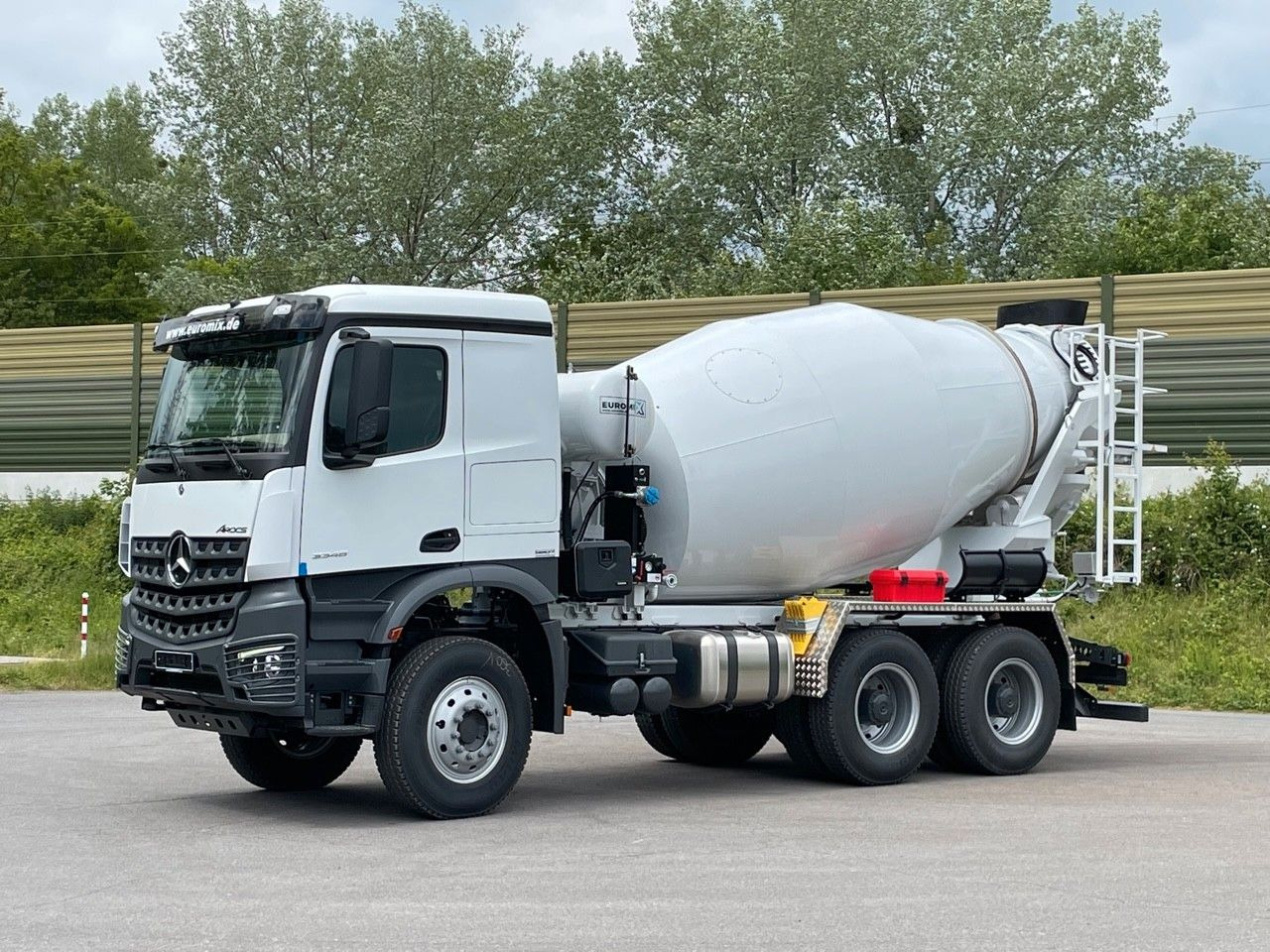 Mercedes-Benz 3348 6X4 Arcos 5 EuromixMTP EM 9 R - Camião betoneira: foto 2 Mercedes-Benz 3348 6X4 Arcos 5 EuromixMTP EM 9 R - Camião betoneira: foto 2