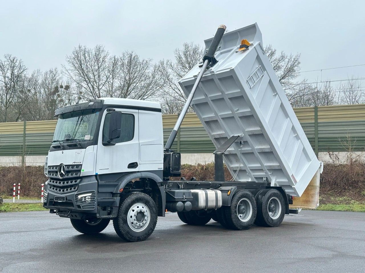 Mercedes-Benz 4048 6X4 Arcos 5 EuromixMTP Dumper Kipper - Camião basculante: foto 2 Mercedes-Benz 4048 6X4 Arcos 5 EuromixMTP Dumper Kipper - Camião basculante: foto 2