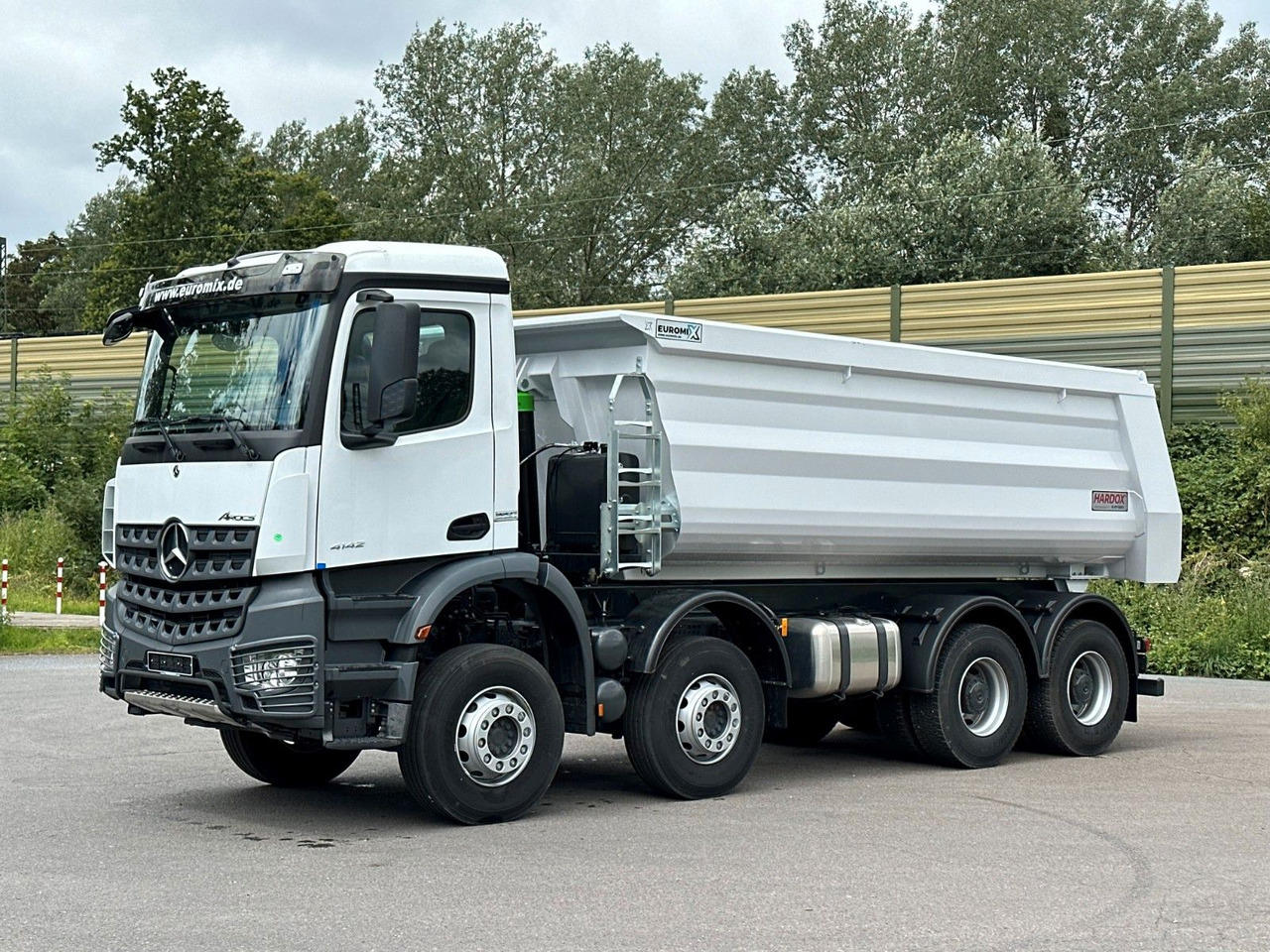 Mercedes-Benz 4142 8X4 Mulden- Kipper - EuromixMTP - Camião basculante: foto 1 Mercedes-Benz 4142 8X4 Mulden- Kipper - EuromixMTP - Camião basculante: foto 1