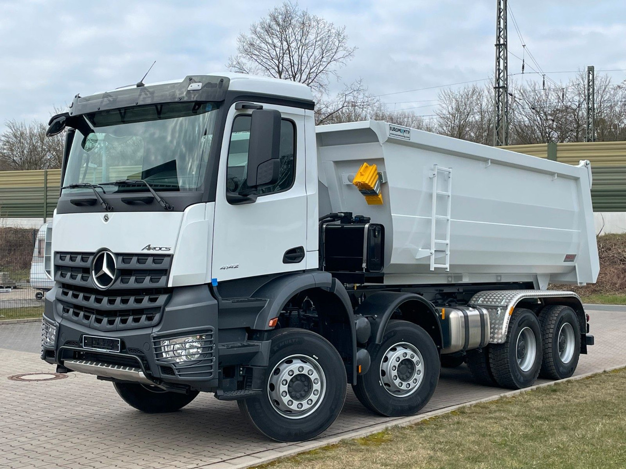 Mercedes-Benz 4142 8X4 Mulden- Kipper - EuromixMTP - Camião multibenne: foto 1 Mercedes-Benz 4142 8X4 Mulden- Kipper - EuromixMTP - Camião multibenne: foto 1