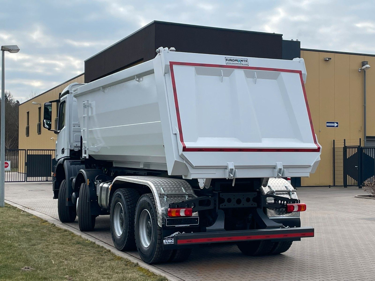 Mercedes-Benz 4142 8X4 Mulden- Kipper - EuromixMTP - Camião multibenne: foto 5 Mercedes-Benz 4142 8X4 Mulden- Kipper - EuromixMTP - Camião multibenne: foto 5