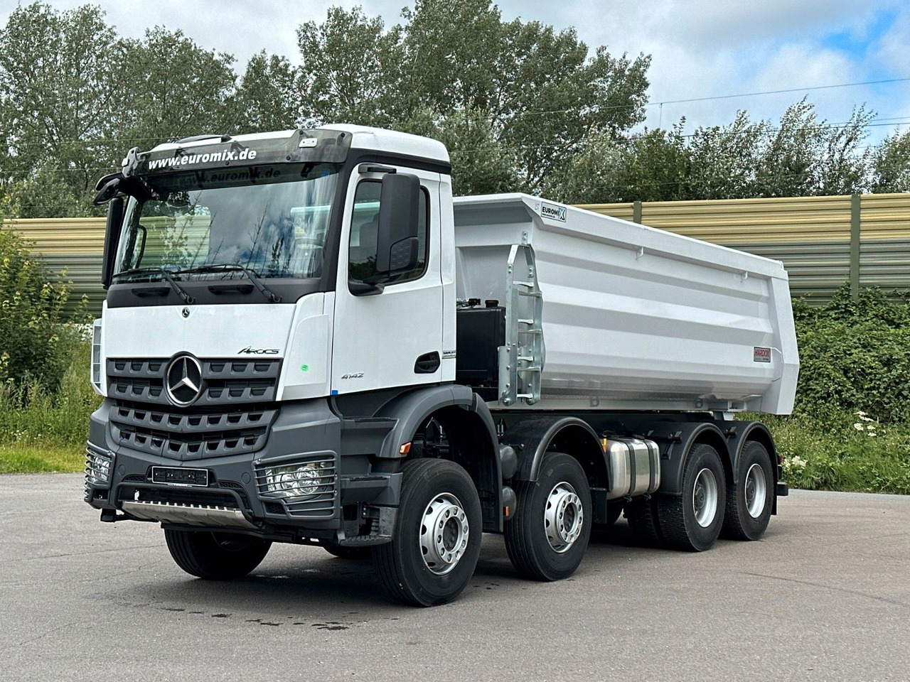 Mercedes-Benz 4142 8X4 Mulden- Kipper - EuromixMTP - Camião basculante: foto 2 Mercedes-Benz 4142 8X4 Mulden- Kipper - EuromixMTP - Camião basculante: foto 2