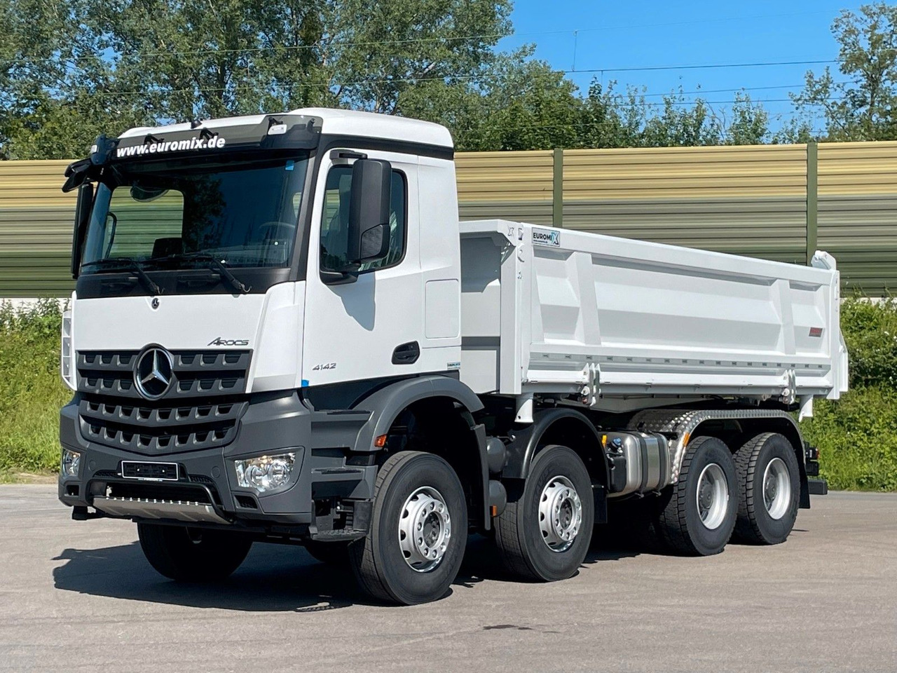 Mercedes-Benz 4145 8X4 Euromix EMT 3-Seiten-Kipper - Camião basculante: foto 1 Mercedes-Benz 4145 8X4 Euromix EMT 3-Seiten-Kipper - Camião basculante: foto 1