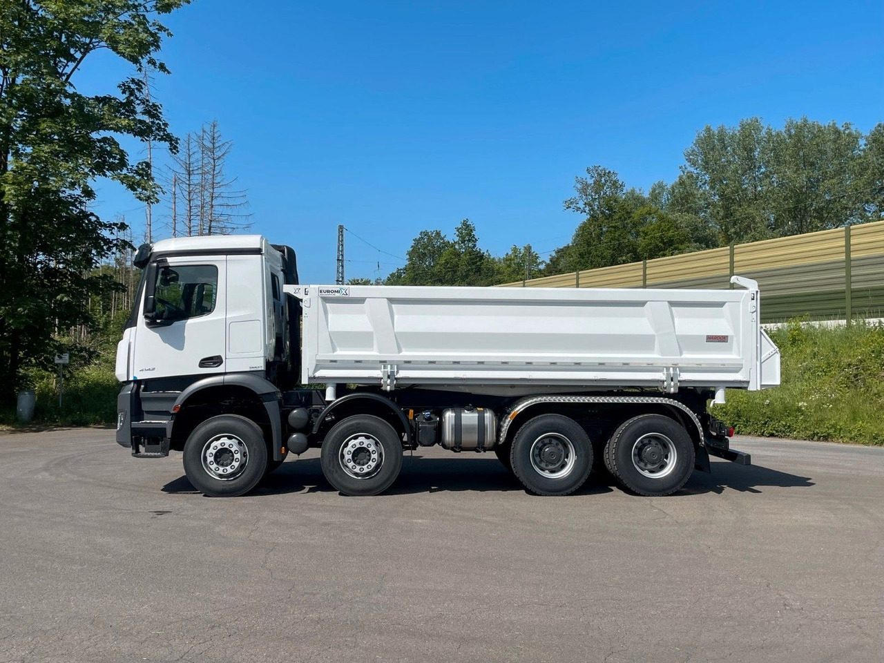 Mercedes-Benz 4145 8X4 Euromix EMT 3-Seiten-Kipper - Camião basculante: foto 2 Mercedes-Benz 4145 8X4 Euromix EMT 3-Seiten-Kipper - Camião basculante: foto 2
