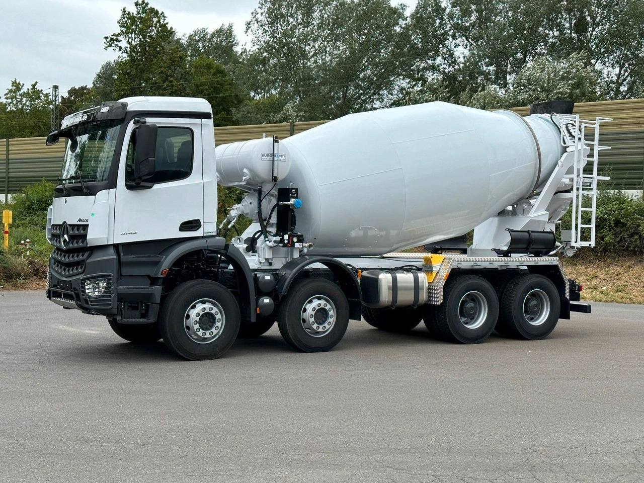 Mercedes-Benz AROCS 5 4142 B 8X4 Euro 3 EuromixMTP EM 10 - Camião betoneira: foto 4 Mercedes-Benz AROCS 5 4142 B 8X4 Euro 3 EuromixMTP EM 10 - Camião betoneira: foto 4