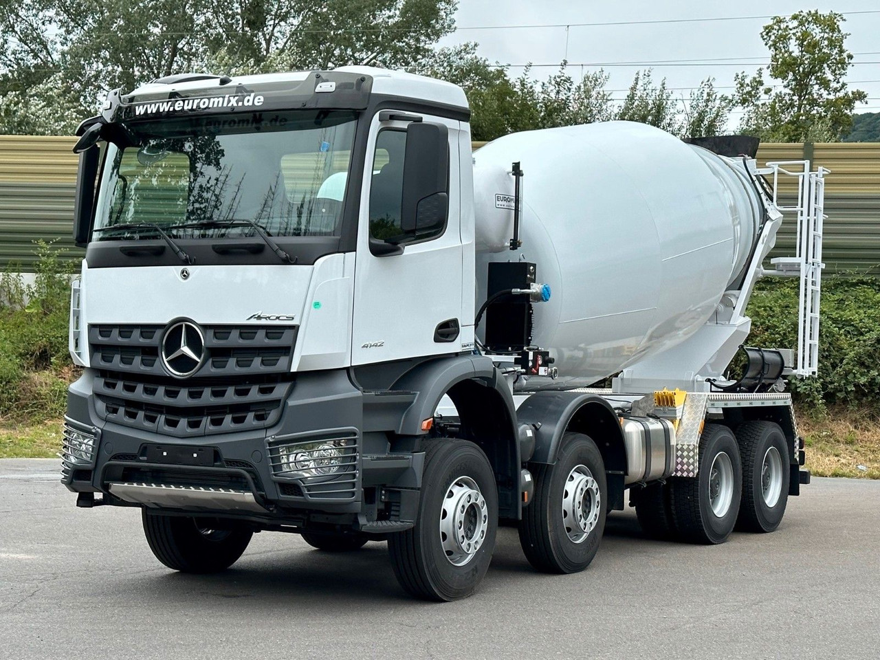 Mercedes-Benz AROCS 5 4142 B 8X4 Euro 3 EuromixMTP EM 10 - Camião betoneira: foto 1 Mercedes-Benz AROCS 5 4142 B 8X4 Euro 3 EuromixMTP EM 10 - Camião betoneira: foto 1