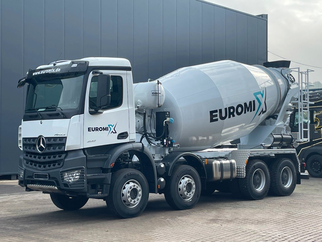 Mercedes-Benz AROCS 5 4142 B 8X4 Euro 3 EuromixMTP EM 10 - Camião betoneira: foto 1 Mercedes-Benz AROCS 5 4142 B 8X4 Euro 3 EuromixMTP EM 10 - Camião betoneira: foto 1