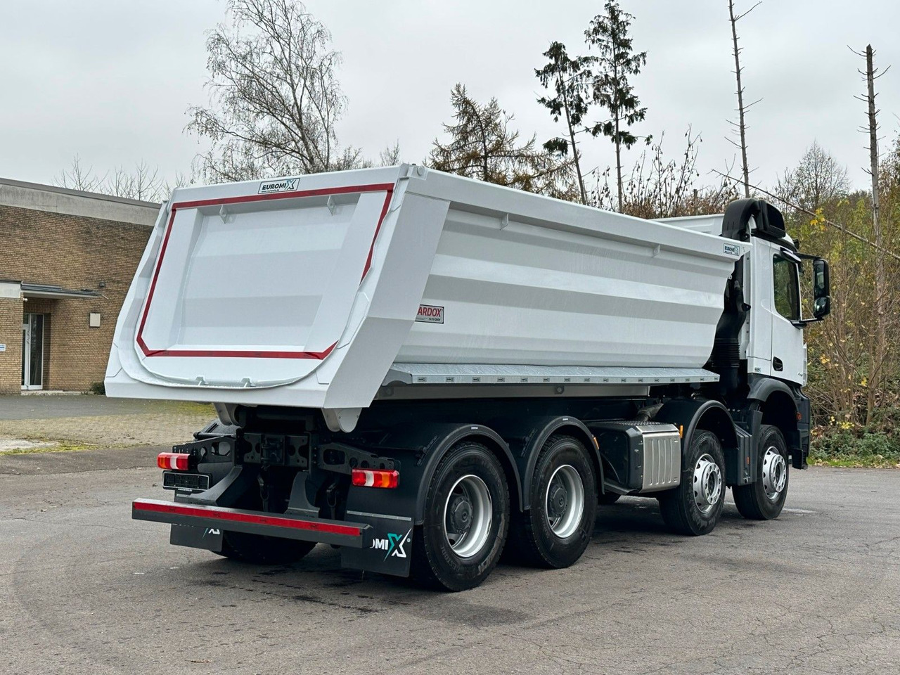 Mercedes-Benz AROCS 5 4145 8X4 E6e EuromixMTP 18m³ Kipper - Camião basculante: foto 5 Mercedes-Benz AROCS 5 4145 8X4 E6e EuromixMTP 18m³ Kipper - Camião basculante: foto 5