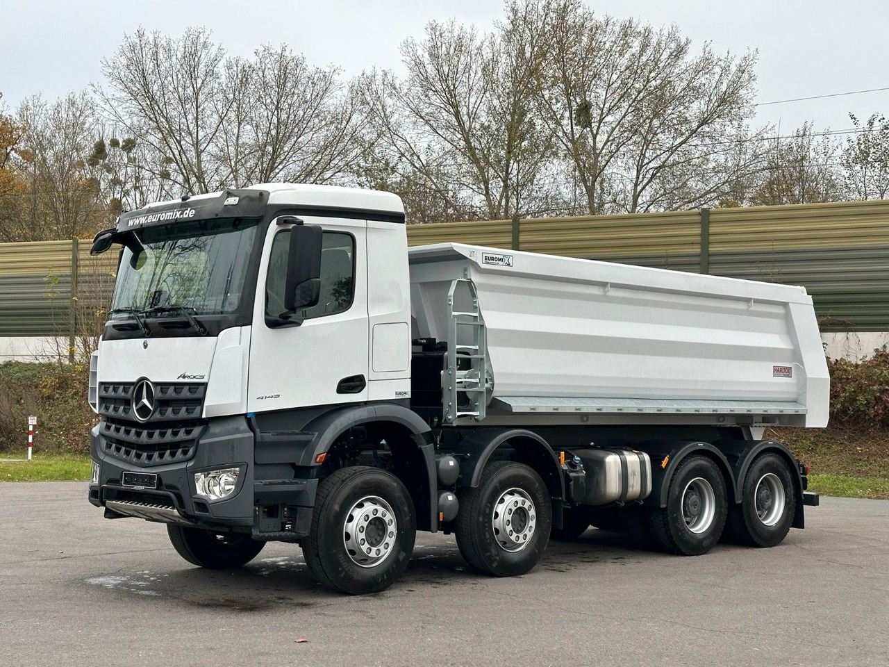 Mercedes-Benz AROCS 5 4145 8X4 E6e EuromixMTP 18m³ Kipper - Camião basculante: foto 3 Mercedes-Benz AROCS 5 4145 8X4 E6e EuromixMTP 18m³ Kipper - Camião basculante: foto 3