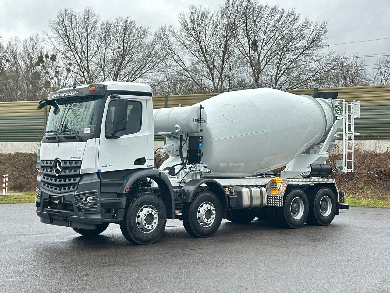 Mercedes-Benz AROCS 5 4242 8x4 Euro5 EuromixMTP EM 12m R - Camião betoneira: foto 4 Mercedes-Benz AROCS 5 4242 8x4 Euro5 EuromixMTP EM 12m R - Camião betoneira: foto 4