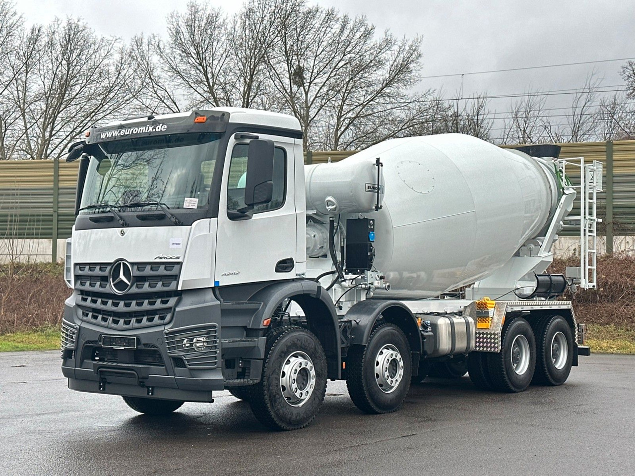 Mercedes-Benz AROCS 5 4242 8x4 Euro5 EuromixMTP EM 12m R - Camião betoneira: foto 1 Mercedes-Benz AROCS 5 4242 8x4 Euro5 EuromixMTP EM 12m R - Camião betoneira: foto 1