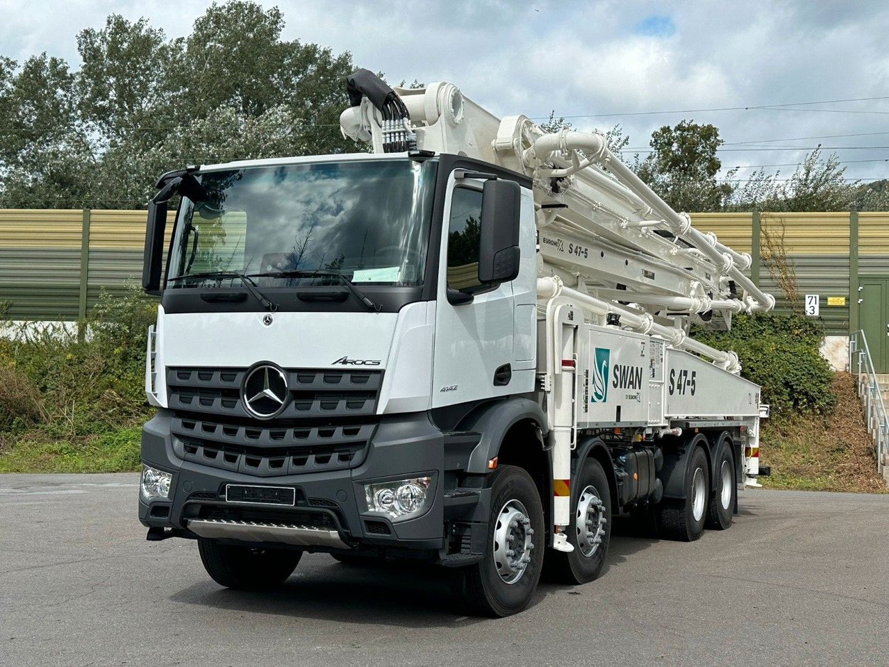Mercedes-Benz Arocs 5 4142 8x4 SWAN TSP 47-5 160RZ ( 47m ) - Camião betoneira: foto 2 Mercedes-Benz Arocs 5 4142 8x4 SWAN TSP 47-5 160RZ ( 47m ) - Camião betoneira: foto 2