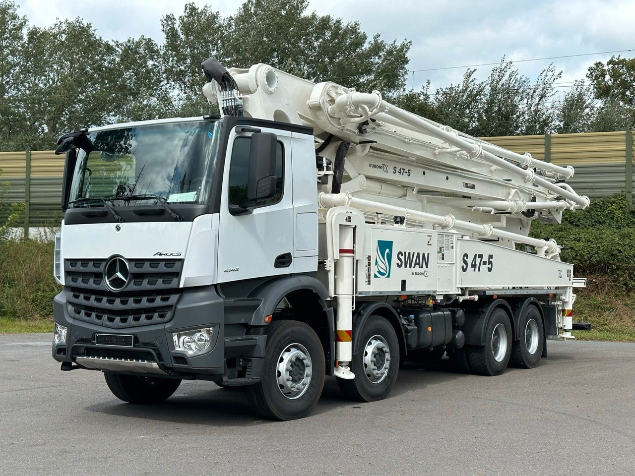 Mercedes-Benz Arocs 5 4142 8x4 SWAN TSP 47-5 160RZ ( 47m ) - Camião betoneira: foto 3 Mercedes-Benz Arocs 5 4142 8x4 SWAN TSP 47-5 160RZ ( 47m ) - Camião betoneira: foto 3