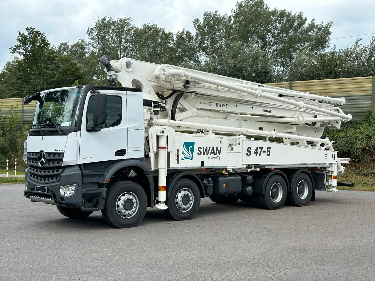 Mercedes-Benz Arocs 5 4142 8x4 SWAN TSP 47-5 160RZ ( 47m ) - Camião betoneira: foto 4 Mercedes-Benz Arocs 5 4142 8x4 SWAN TSP 47-5 160RZ ( 47m ) - Camião betoneira: foto 4