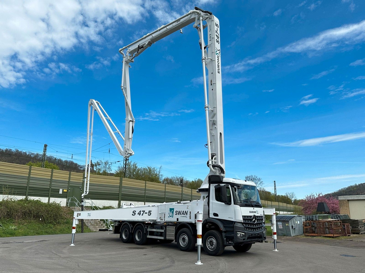 Mercedes-Benz Arocs 5 4542 8x4 SWAN TSP 47-5 160RZ ( 47m ) - Autobomba de betão: foto 1 Mercedes-Benz Arocs 5 4542 8x4 SWAN TSP 47-5 160RZ ( 47m ) - Autobomba de betão: foto 1