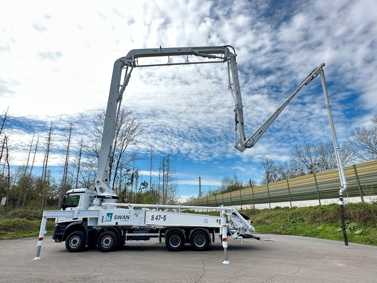 Mercedes-Benz Arocs 5 4542 8x4 SWAN TSP 47-5 160RZ ( 47m ) - Autobomba de betão: foto 5 Mercedes-Benz Arocs 5 4542 8x4 SWAN TSP 47-5 160RZ ( 47m ) - Autobomba de betão: foto 5