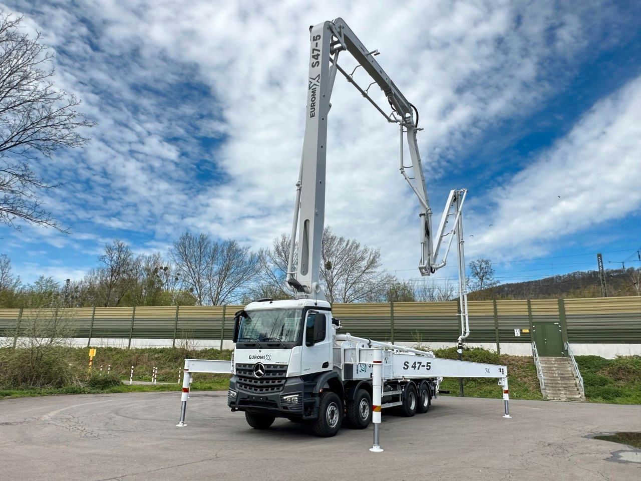 Mercedes-Benz Arocs 5 4542 8x4 SWAN TSP 47-5 160RZ ( 47m ) - Autobomba de betão: foto 3 Mercedes-Benz Arocs 5 4542 8x4 SWAN TSP 47-5 160RZ ( 47m ) - Autobomba de betão: foto 3