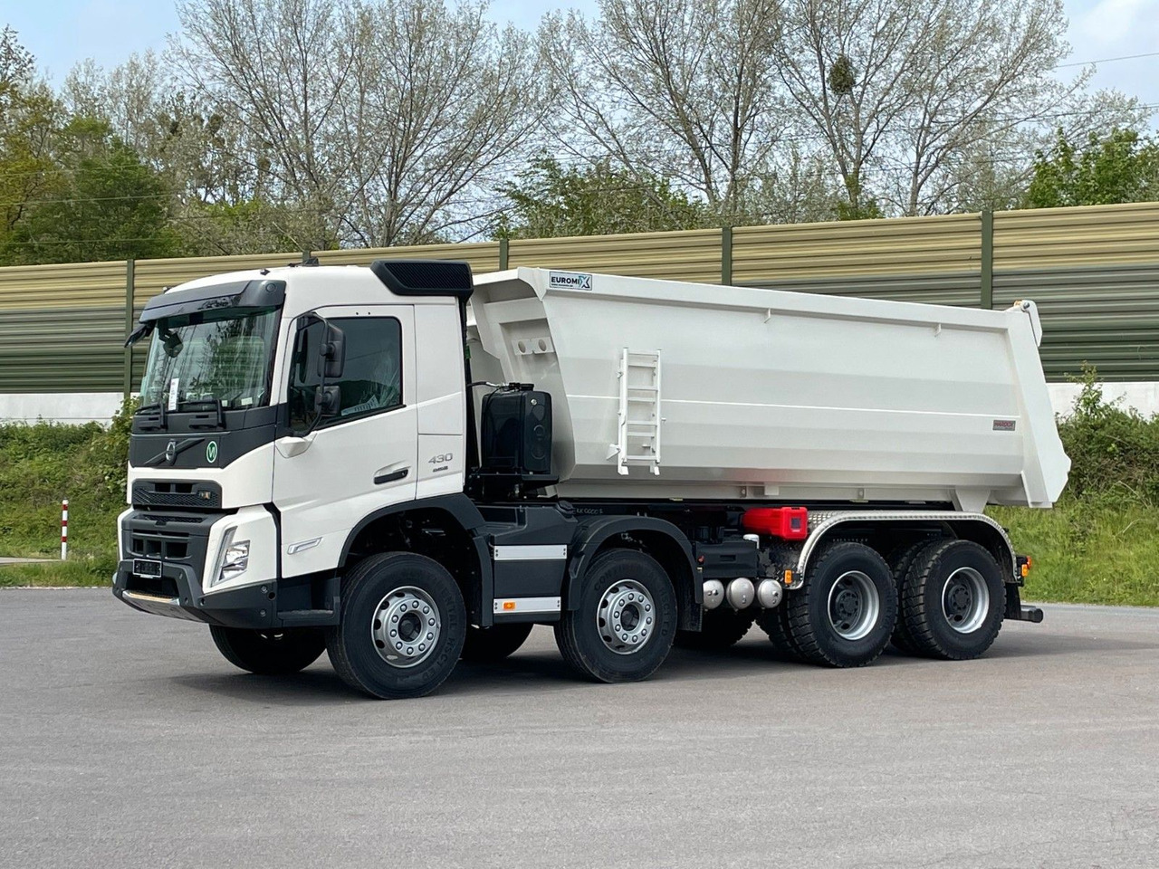Volvo FMX 460 8x4 EuromixMTP EMK 20m³ Mulden Kipper - Camião basculante: foto 2 Volvo FMX 460 8x4 EuromixMTP EMK 20m³ Mulden Kipper - Camião basculante: foto 2
