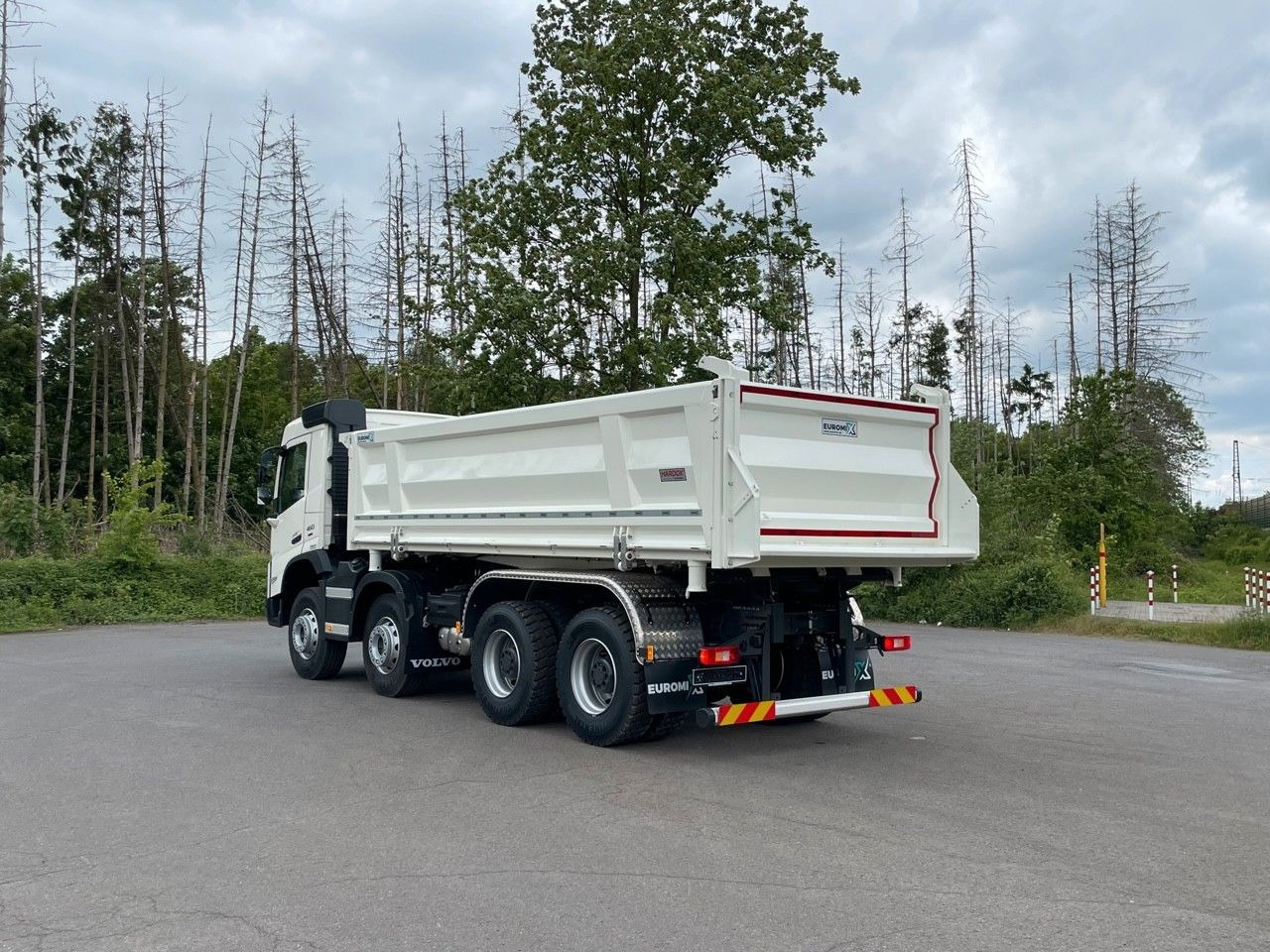 Volvo FMX 460 8x4 / WECHSELSYSTEM KIPPER+MISCHER Volvo FMX 460 8x4 / WECHSELSYSTEM KIPPER+MISCHER - Camião betoneira: foto 4 Volvo FMX 460 8x4 / WECHSELSYSTEM KIPPER+MISCHER Volvo FMX 460 8x4 / WECHSELSYSTEM KIPPER+MISCHER - Camião betoneira: foto 4