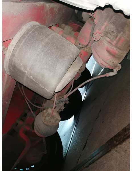 Curtain semi-trailer with used aboveground 2700 &4850L tanks Gas, Gaz, LPG, GPL, Propane, Butane tank ID 8.370 - Semirreboque tanque: foto 4 Curtain semi-trailer with used aboveground 2700 &4850L tanks Gas, Gaz, LPG, GPL, Propane, Butane tank ID 8.370 - Semirreboque tanque: foto 4